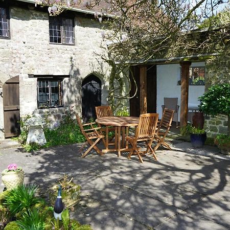Character 2 Double Bedroom Cottage In Shaftesbury Esterno foto
