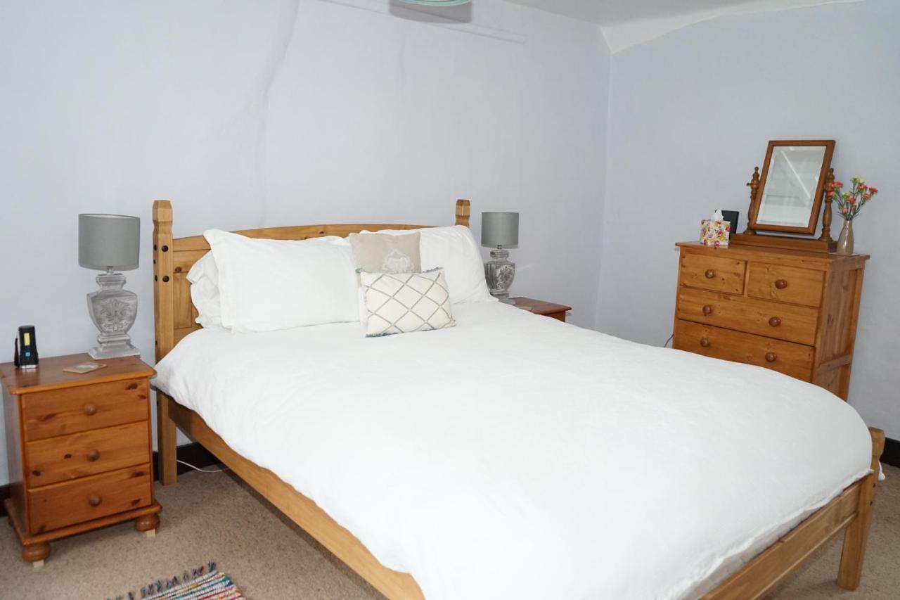 Character 2 Double Bedroom Cottage In Shaftesbury Esterno foto