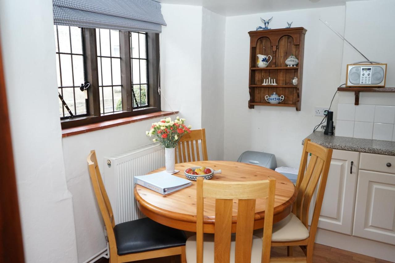 Character 2 Double Bedroom Cottage In Shaftesbury Esterno foto