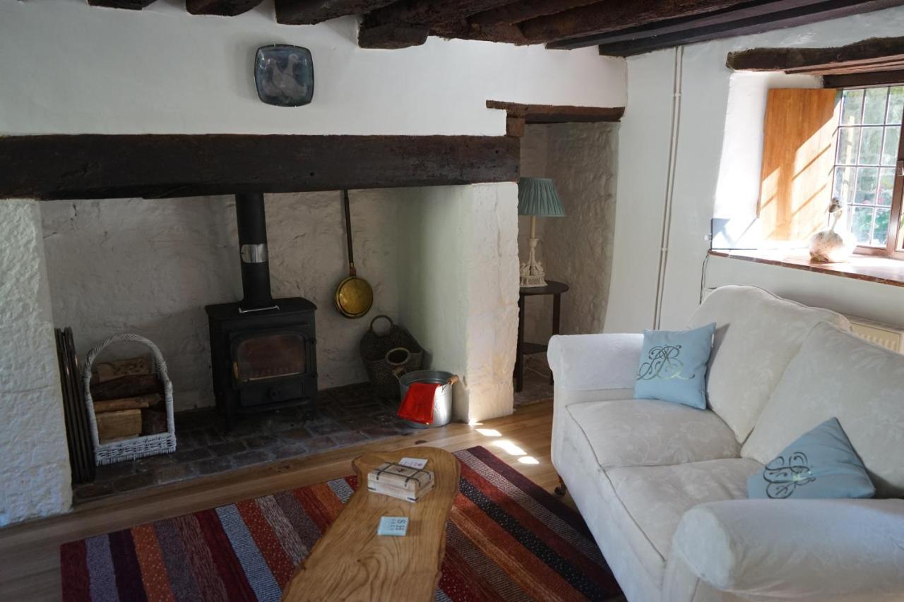 Character 2 Double Bedroom Cottage In Shaftesbury Esterno foto