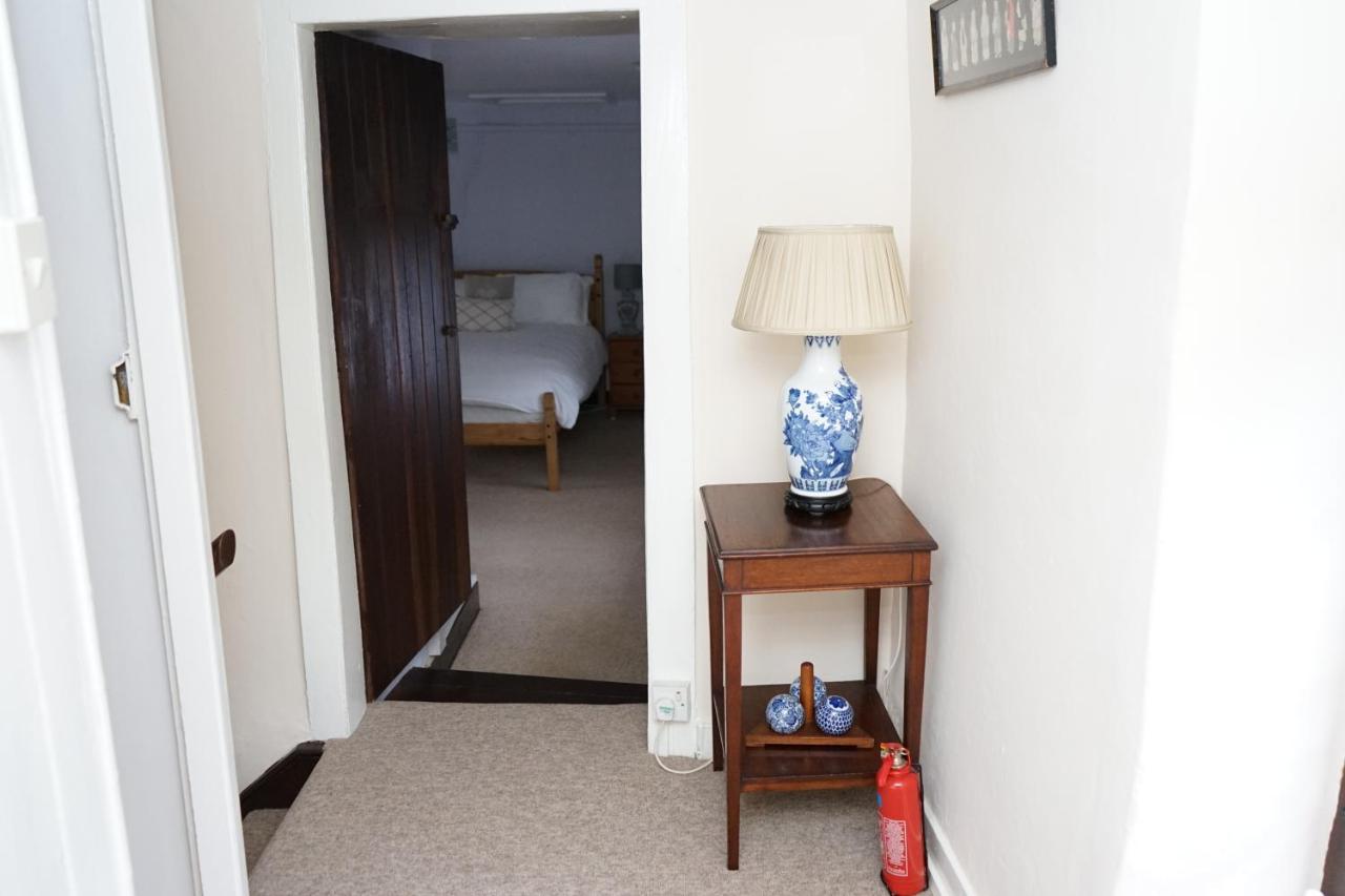 Character 2 Double Bedroom Cottage In Shaftesbury Esterno foto