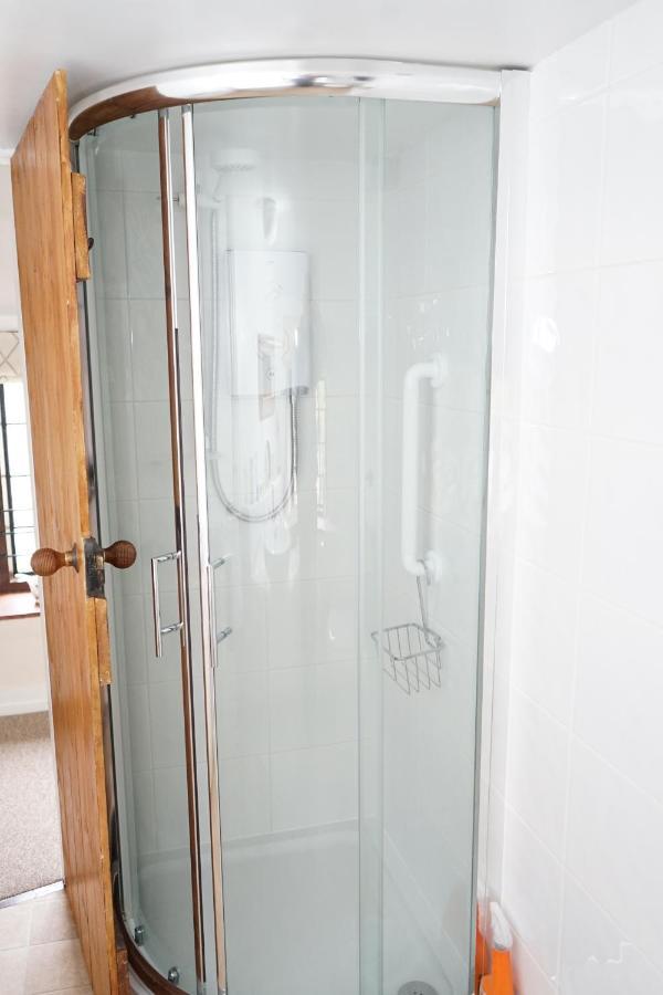 Character 2 Double Bedroom Cottage In Shaftesbury Esterno foto