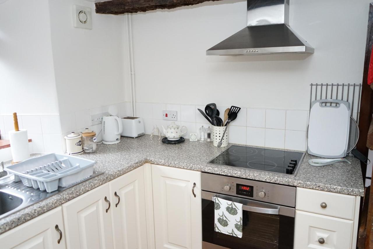 Character 2 Double Bedroom Cottage In Shaftesbury Esterno foto