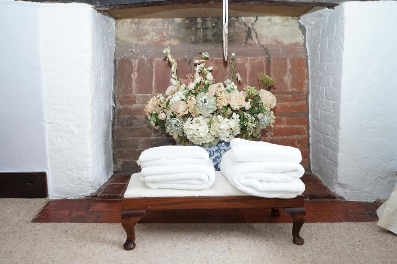 Character 2 Double Bedroom Cottage In Shaftesbury Esterno foto