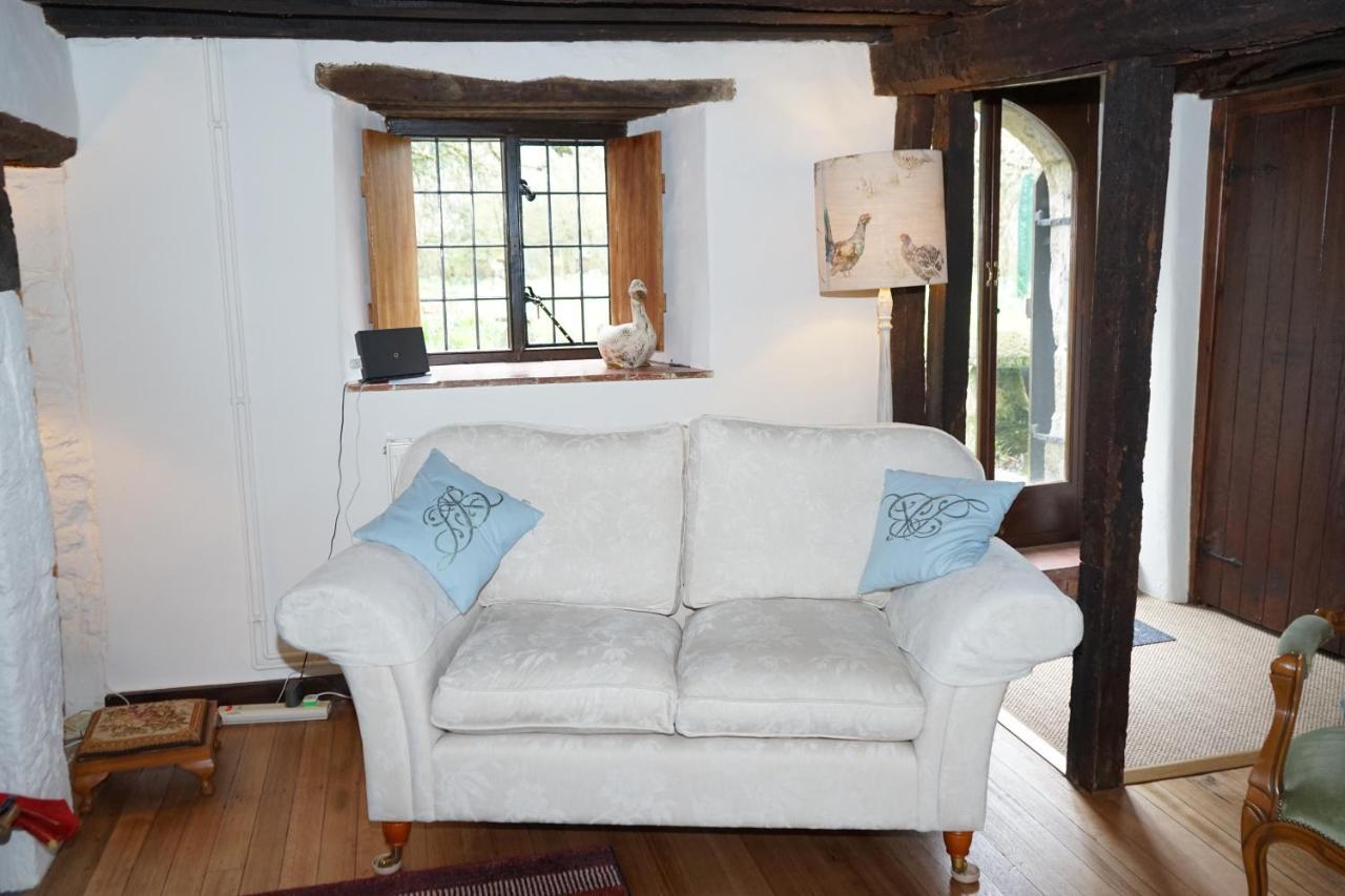 Character 2 Double Bedroom Cottage In Shaftesbury Esterno foto