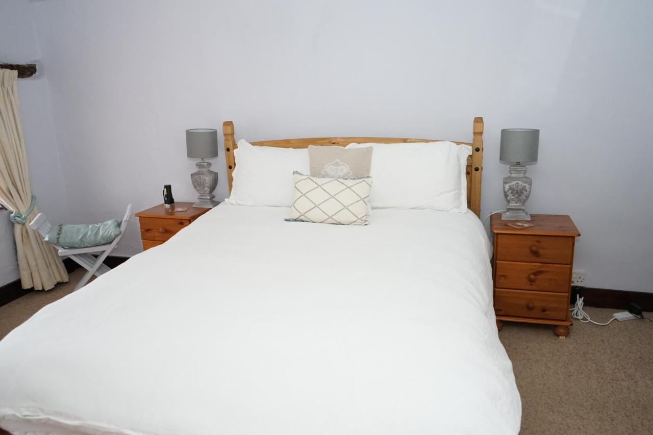 Character 2 Double Bedroom Cottage In Shaftesbury Esterno foto