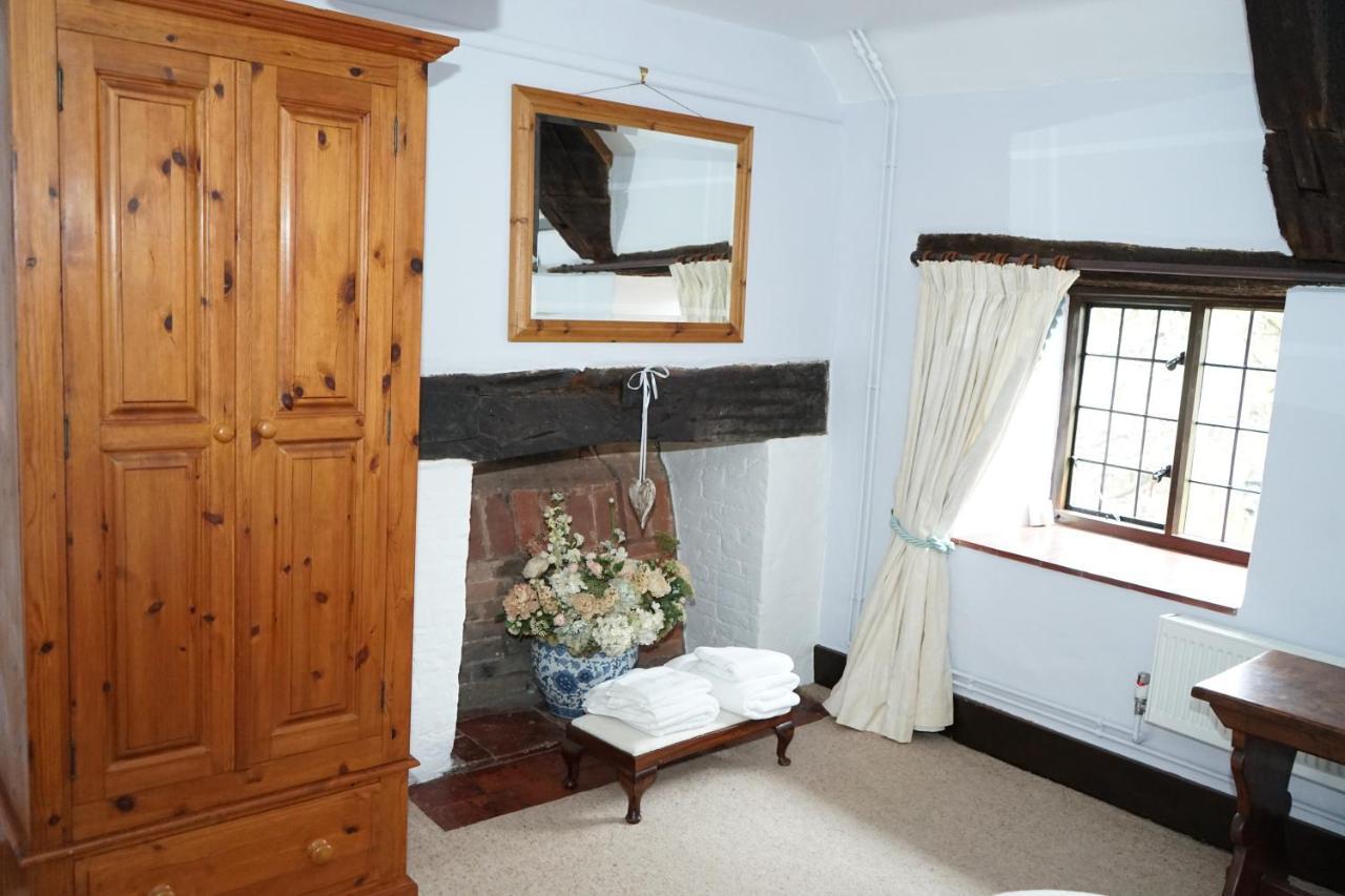 Character 2 Double Bedroom Cottage In Shaftesbury Esterno foto