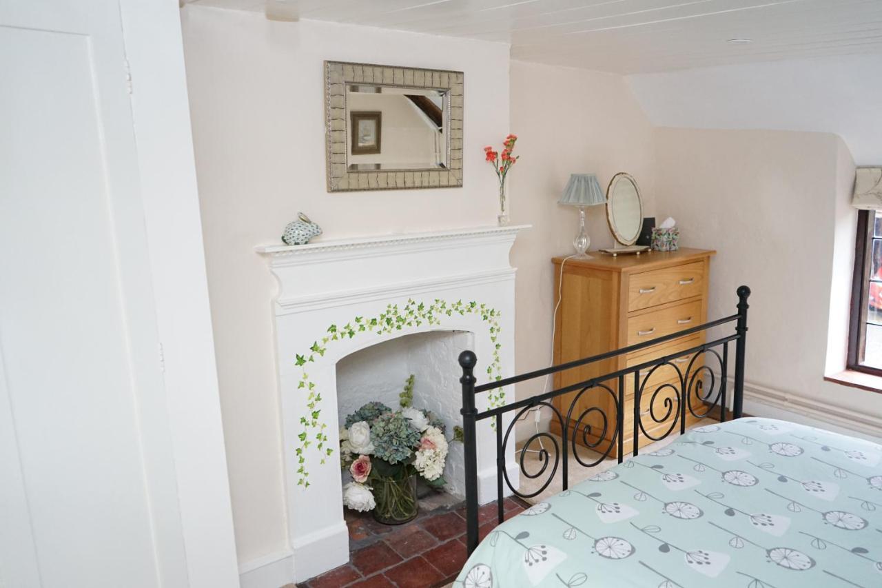 Character 2 Double Bedroom Cottage In Shaftesbury Esterno foto