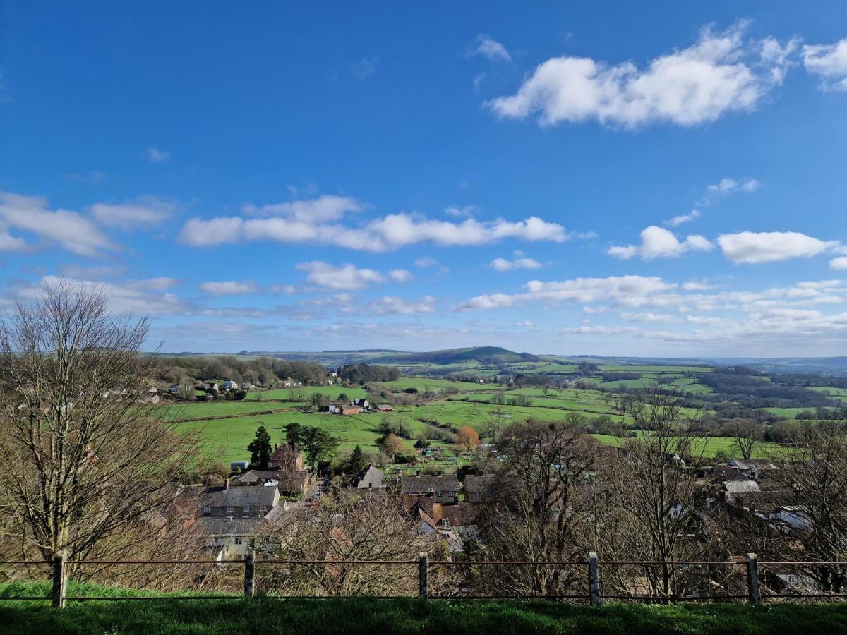 Character 2 Double Bedroom Cottage In Shaftesbury Esterno foto