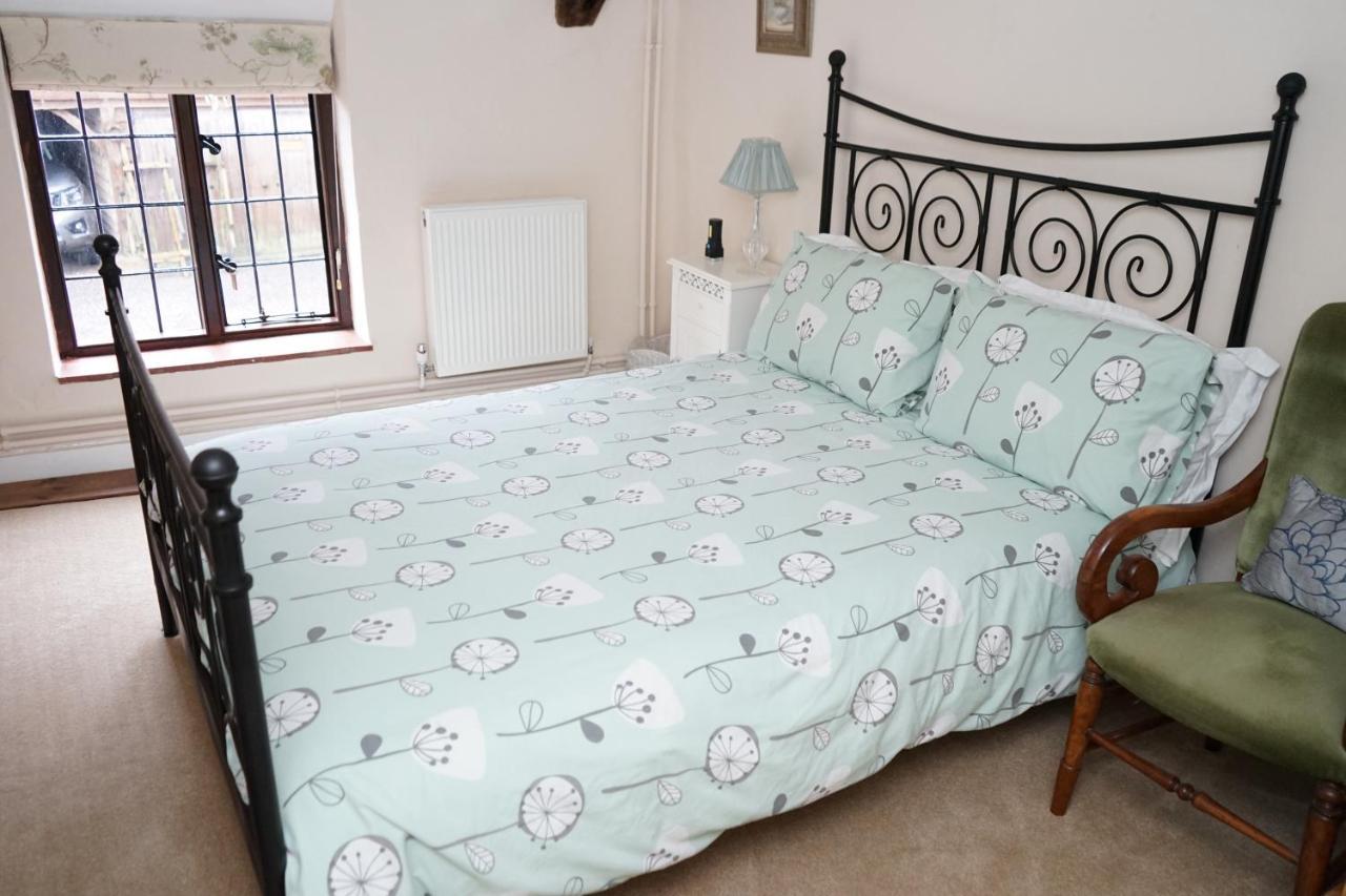 Character 2 Double Bedroom Cottage In Shaftesbury Esterno foto