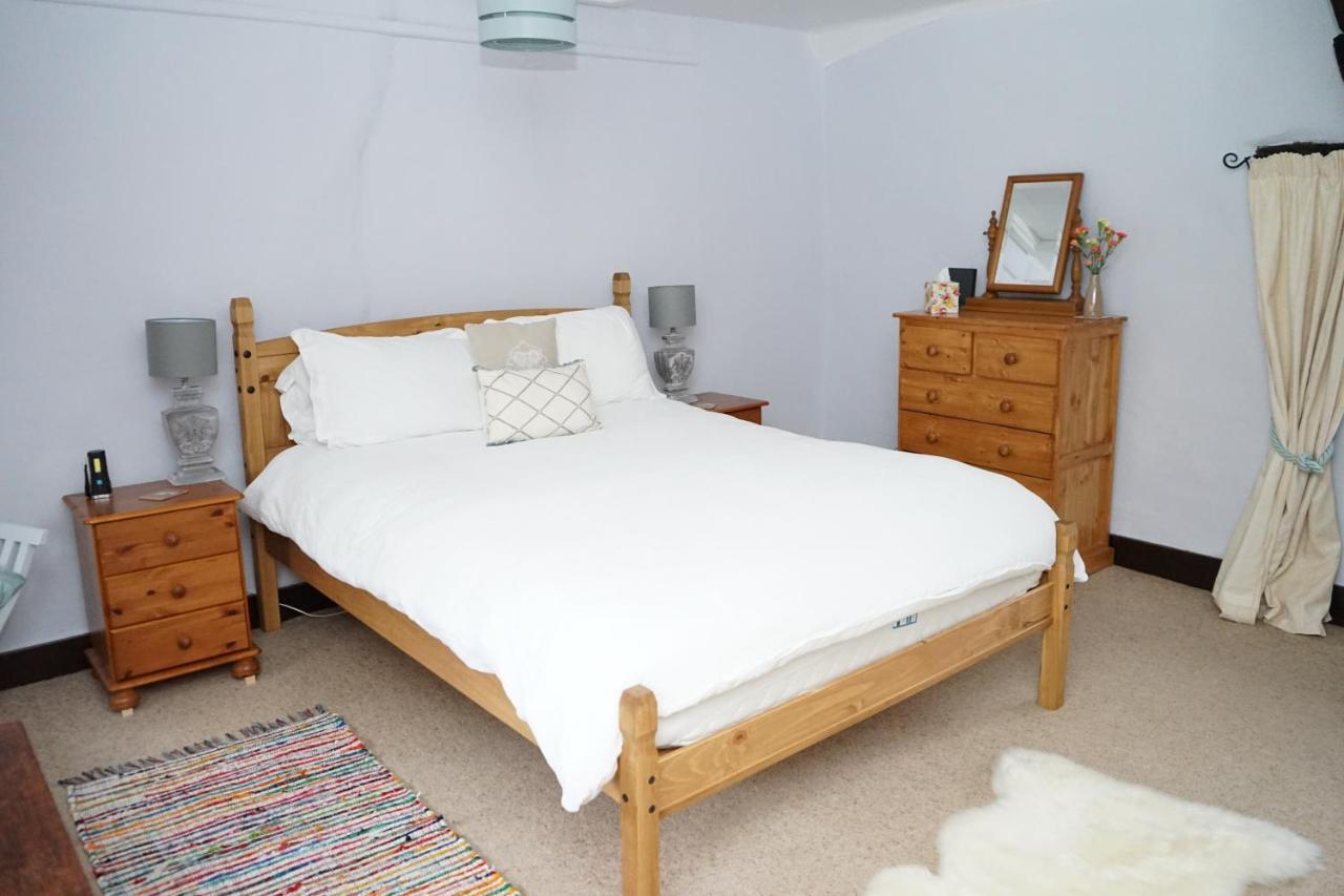 Character 2 Double Bedroom Cottage In Shaftesbury Esterno foto