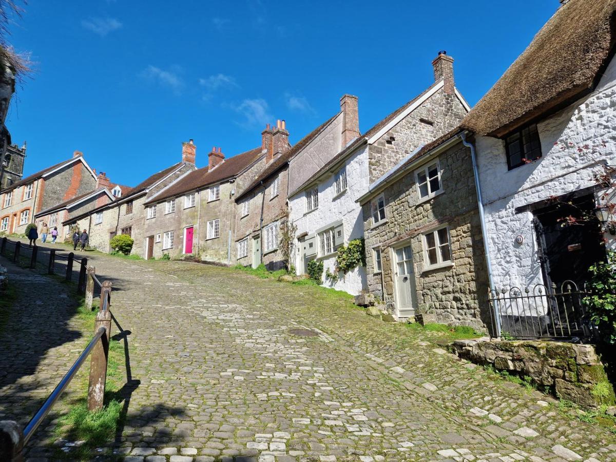 Character 2 Double Bedroom Cottage In Shaftesbury Esterno foto