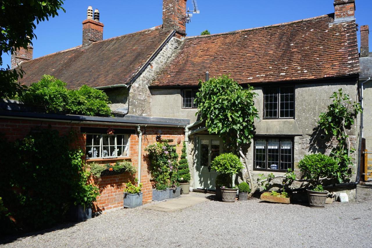 Character 2 Double Bedroom Cottage In Shaftesbury Esterno foto