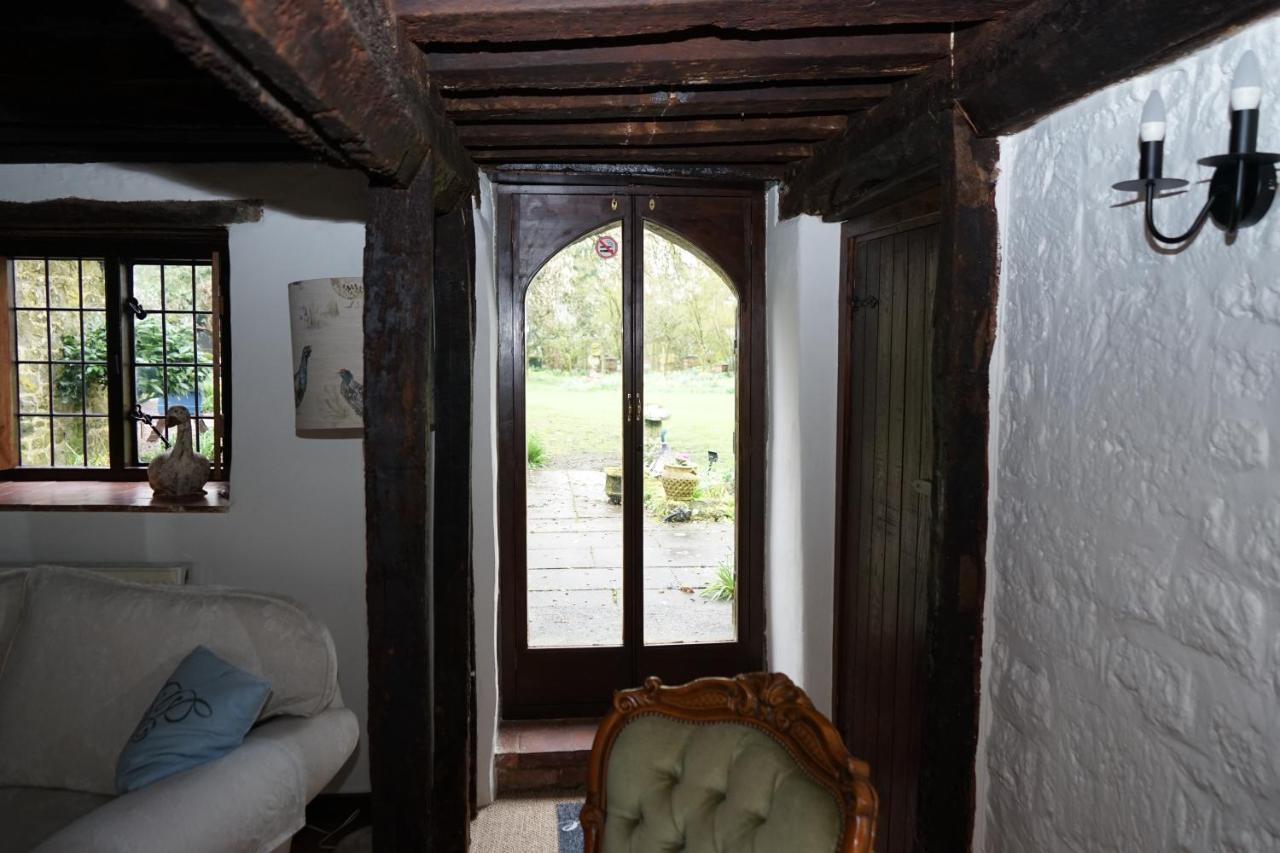 Character 2 Double Bedroom Cottage In Shaftesbury Esterno foto