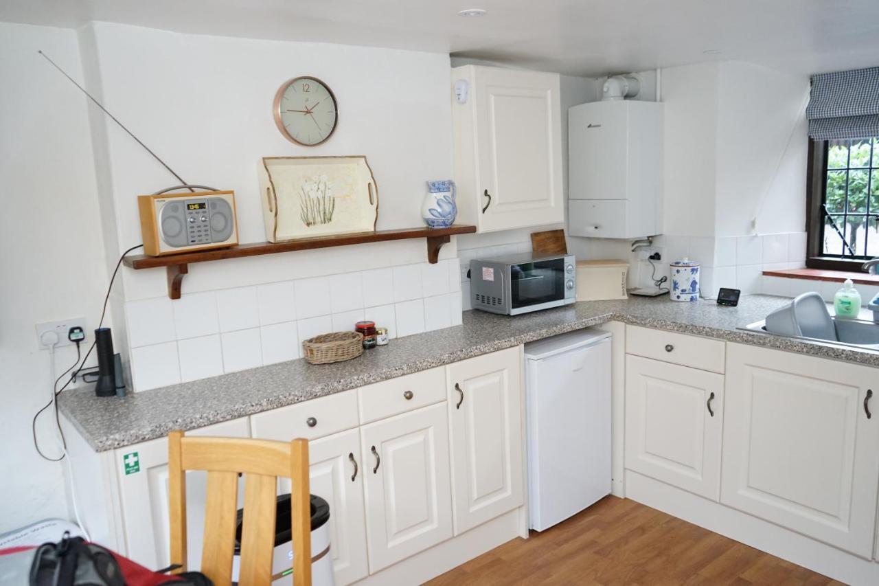 Character 2 Double Bedroom Cottage In Shaftesbury Esterno foto