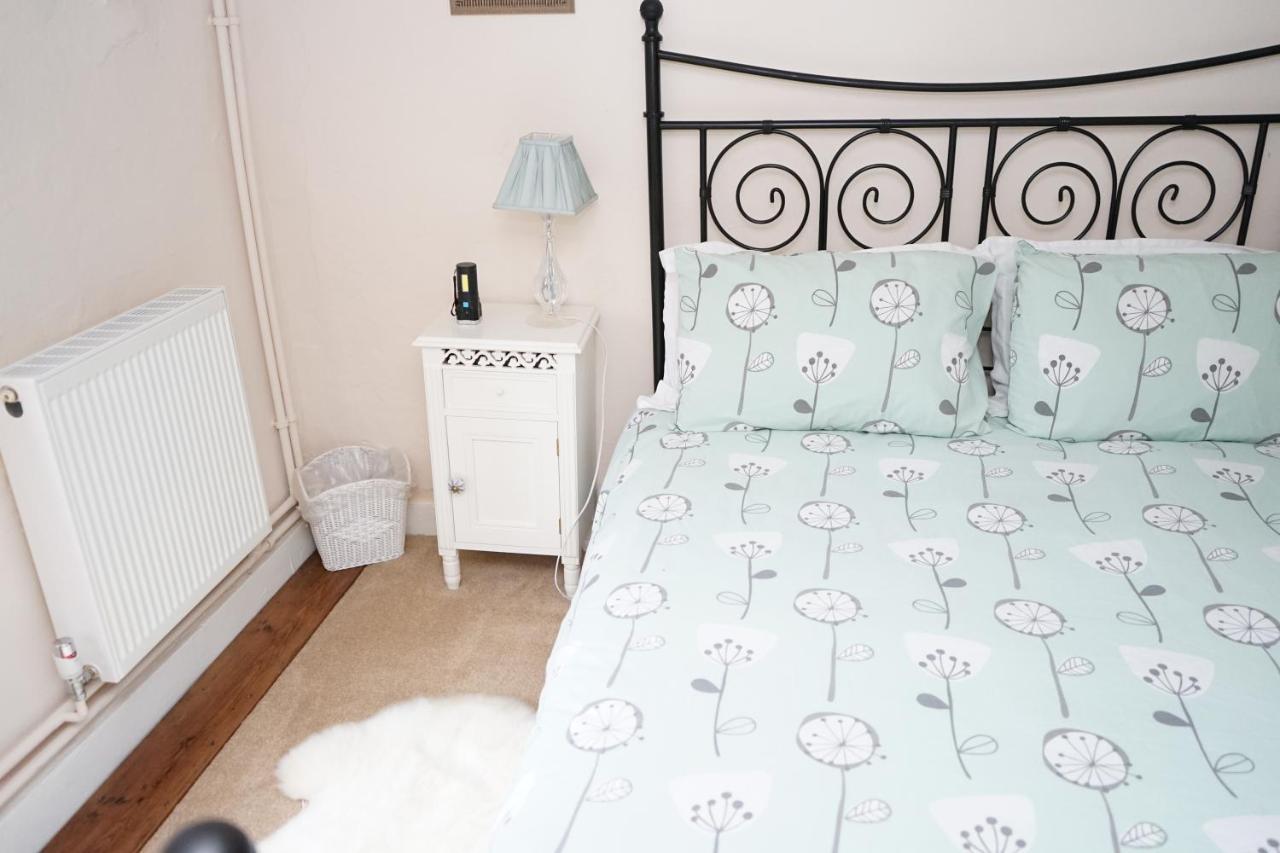 Character 2 Double Bedroom Cottage In Shaftesbury Esterno foto
