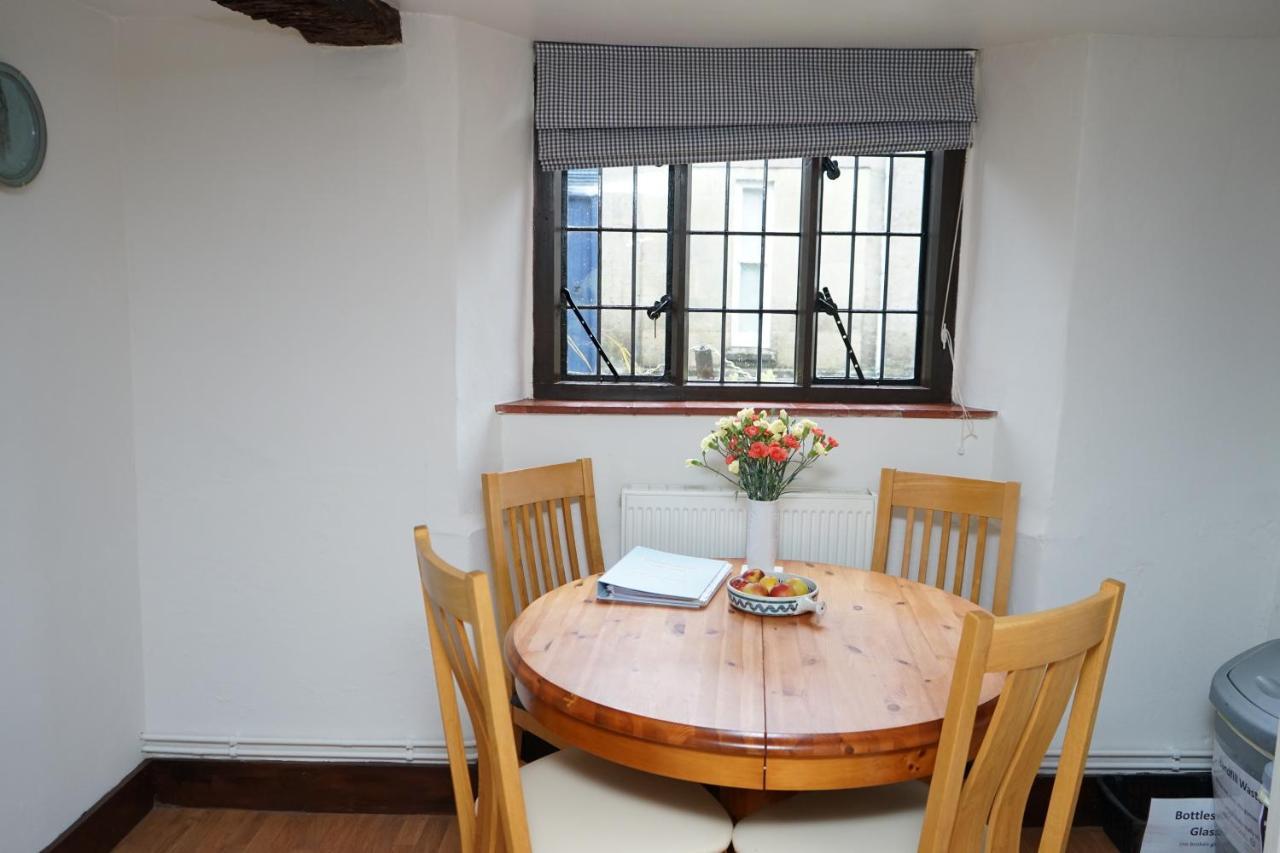 Character 2 Double Bedroom Cottage In Shaftesbury Esterno foto