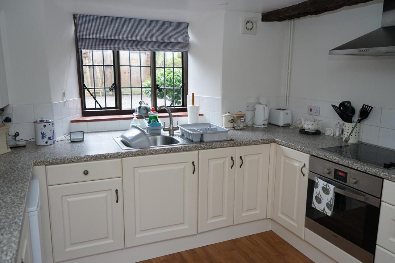 Character 2 Double Bedroom Cottage In Shaftesbury Esterno foto