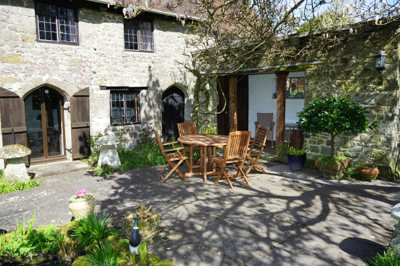 Character 2 Double Bedroom Cottage In Shaftesbury Esterno foto